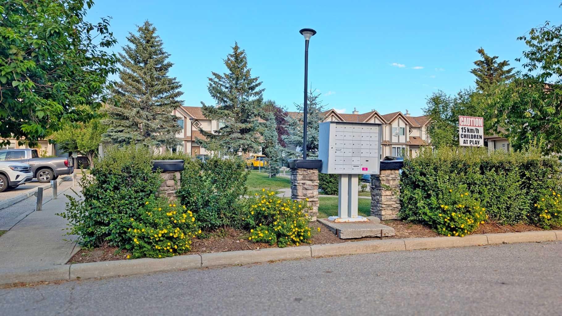 12 Shawbrooke Court SW
