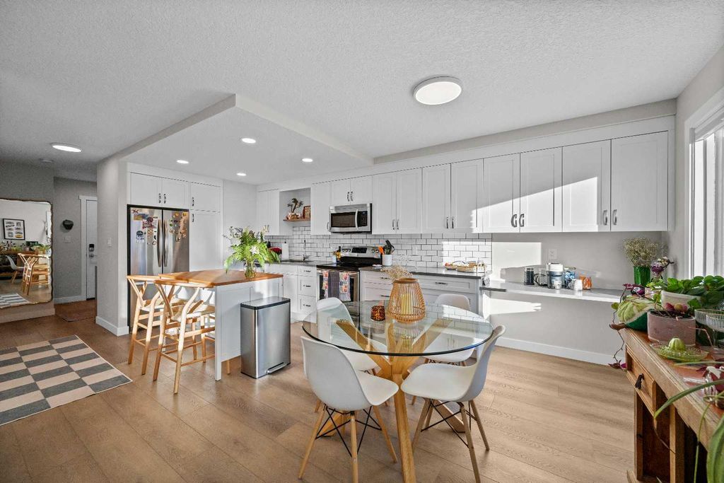 Photo of 1208 14 Avenue SW #201, Calgary, AB T3C 0V9 (MLS # A2300353)