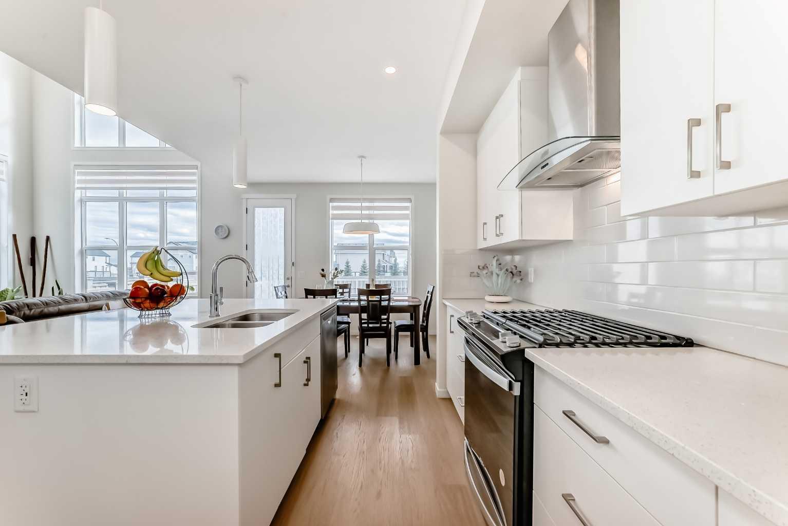 332 Magnolia Crescent SE