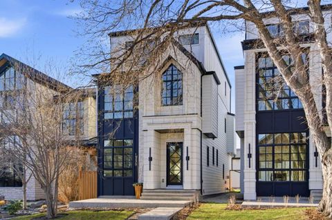 Property photo of 1739 48 Avenue Sw, Calgary, AB T2t 2t2