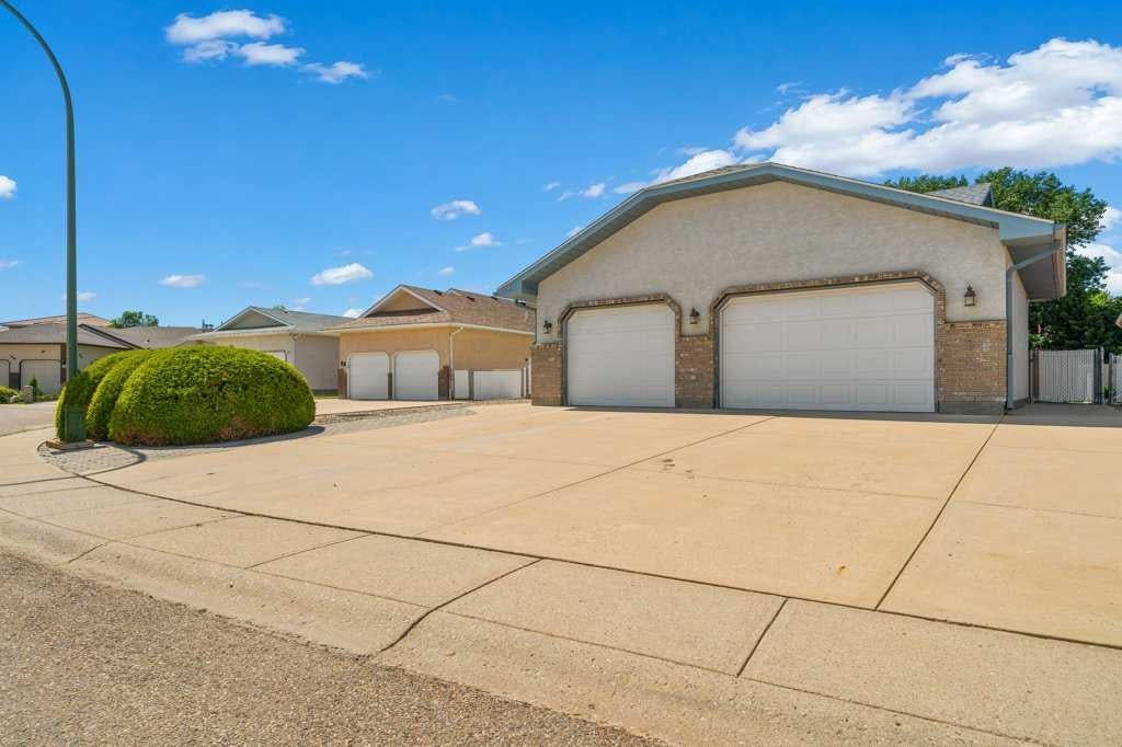 Photo of 48 Park Meadows Court SE, Medicine Hat, AB T1B 4C3 (MLS # A2323896)