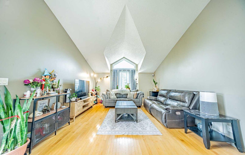 Photo of 27 Escott Close, Red Deer, AB T4R 2J9 (MLS # A2337655)