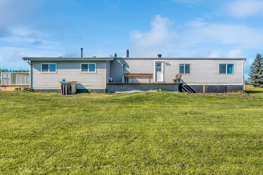 Photo of 232003 Range Road 242, Rural Wheatland County, AB T1P 0N1 (MLS # A2346012)