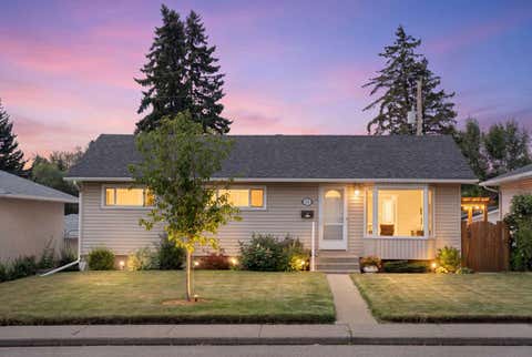 Photo of 15 Carmangay Crescent NW, Calgary, AB T2L 0S8 (MLS # A2331075)