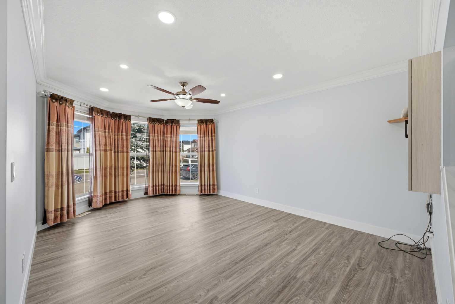 256 Saddlecrest Boulevard NE