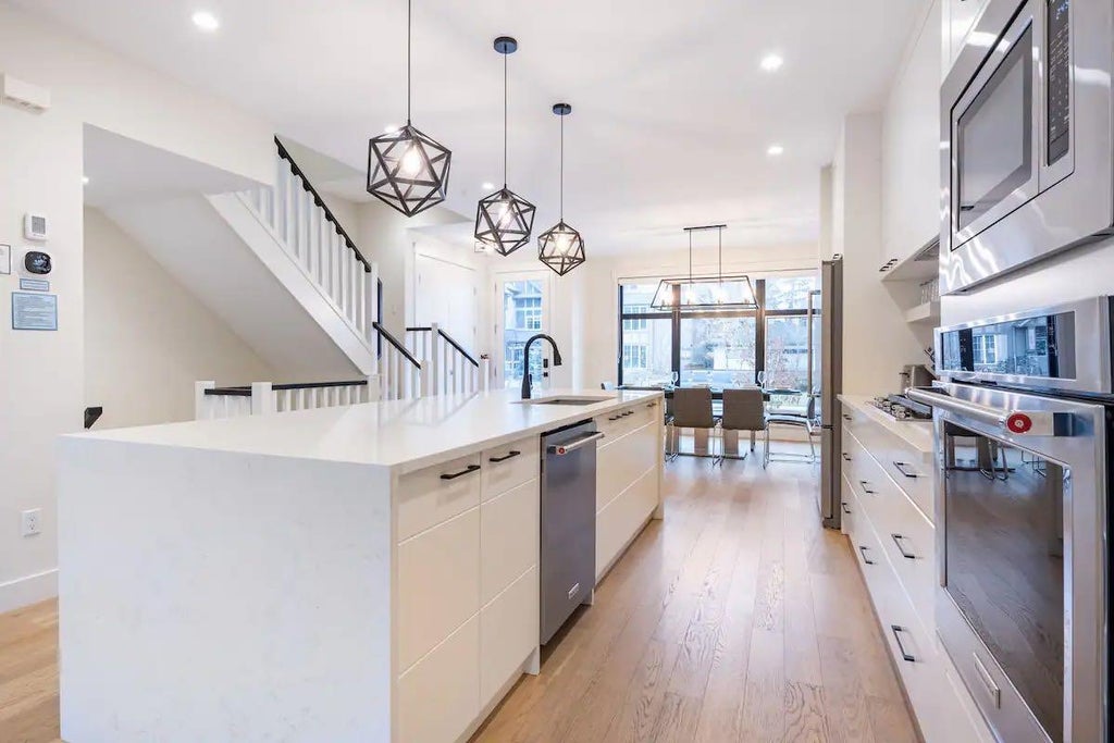 Photo of 2433 30 Street SW, Calgary, AB T3E 2L9 (MLS # A2346734)