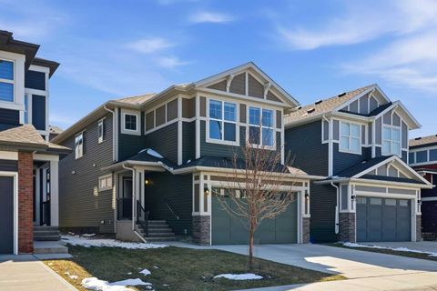 Photo of 260 Lucas Way NW, Calgary, AB T3P 0R5 (MLS # A2306807)