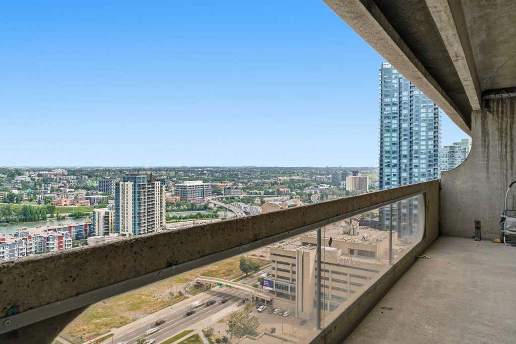 Photo of 221 6 Avenue SE #2704, Calgary, AB T2G 4Z9 (MLS # A2330075)
