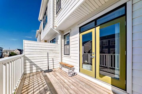 84 Sherwood Row NW Calgary AB T3R 0X1