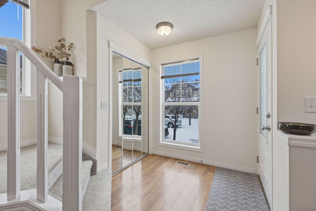 Photo of 59 Prestwick Bay SE, Calgary, AB T2Z 4S4 (MLS # A2287126)