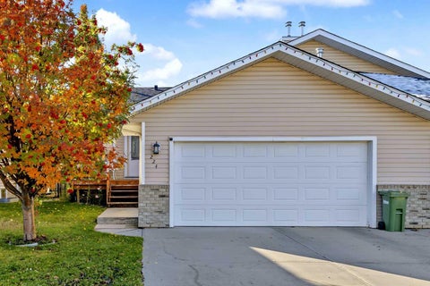 Photo of 224 Hillvale Crescent, Strathmore, AB T1P 1S7 (MLS # A2352124)