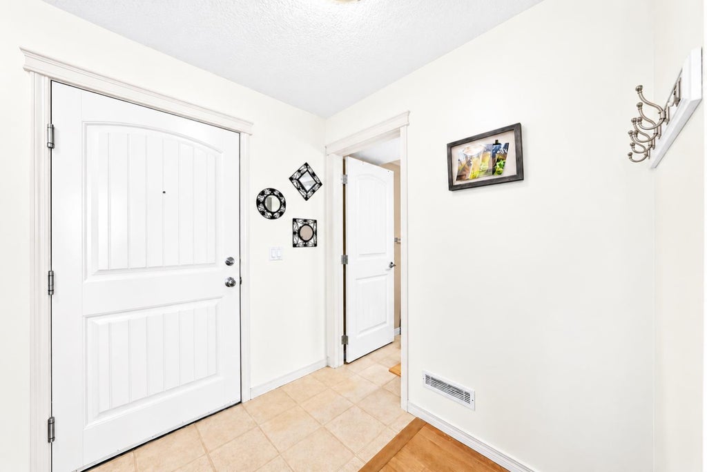 Photo of 115 Prestwick Villas SE #3312, Calgary, AB T2Z 0M7 (MLS # A2351353)