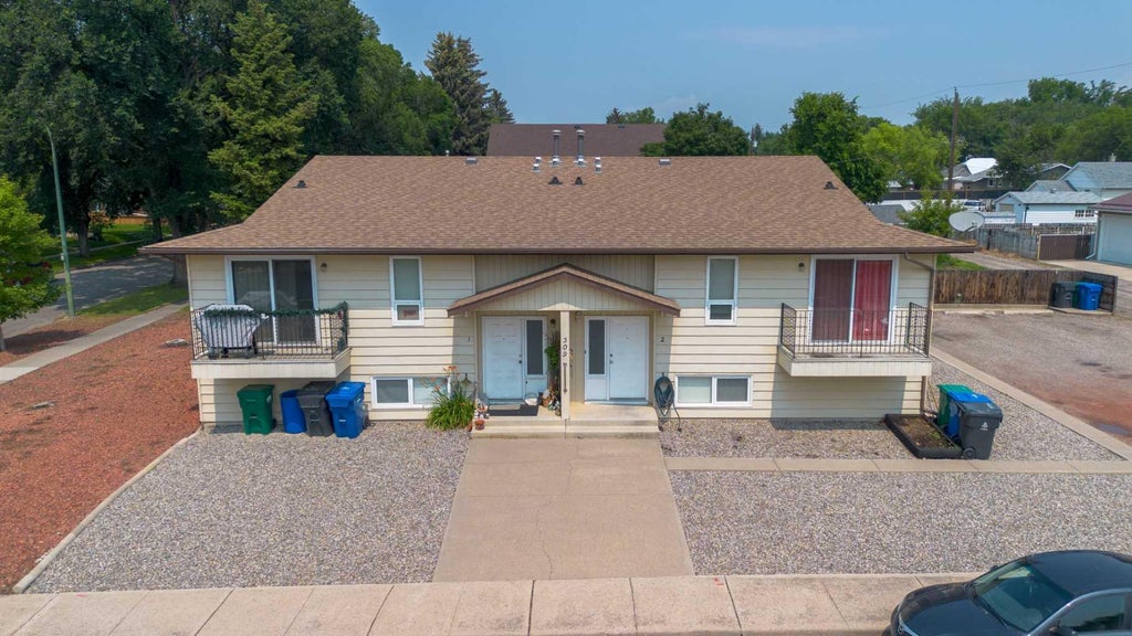 Photo of 309 19 Street N, Lethbridge, AB T1H 3K3 (MLS # A2324036)