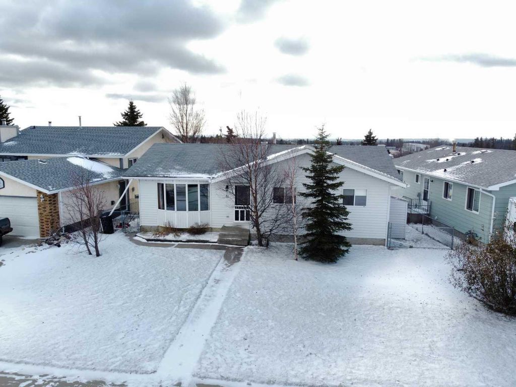 Photo of 31 Hollinger Drive, Swan Hills, AB T0G 2C0 (MLS # A2294071)