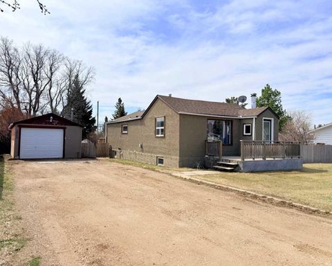 Photo of 1033 16 Avenue, Wainwright, AB T9W 1K3 (MLS # A2288783)