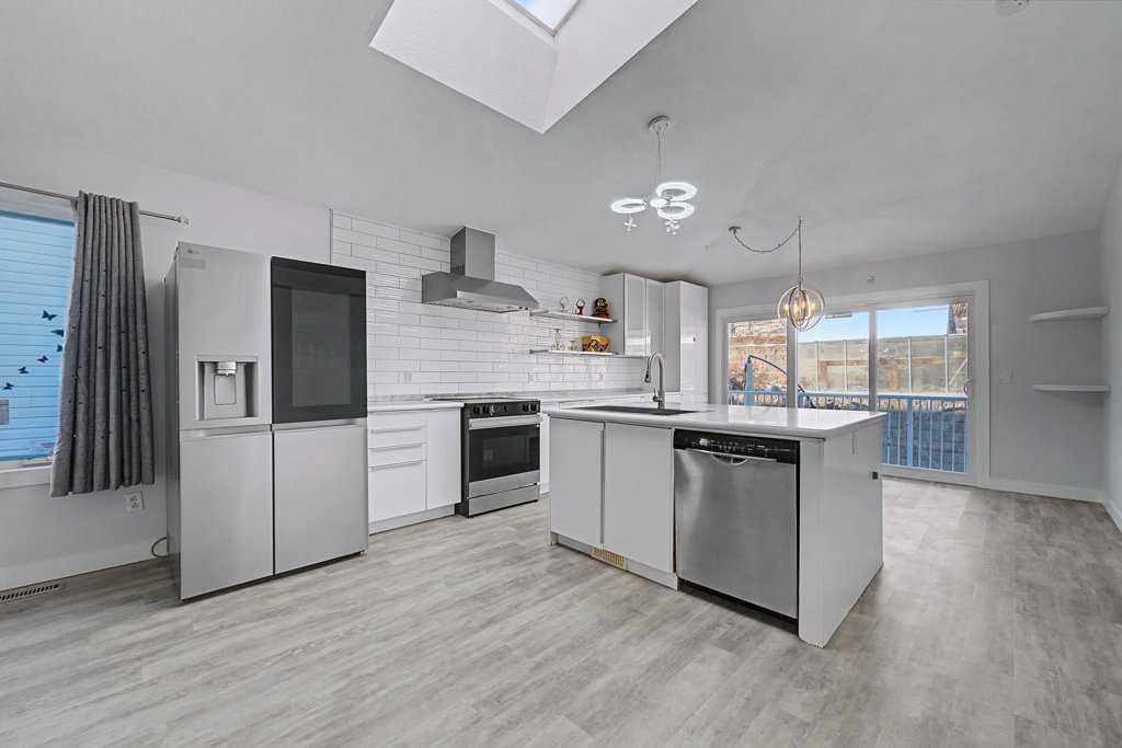 Photo of 267 Panamount Hill NW, Calgary, AB T3K 5M3 (MLS # A2281741)