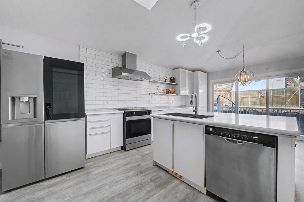 Photo of 267 Panamount Hill NW, Calgary, AB T3K 5M3 (MLS # A2281741)