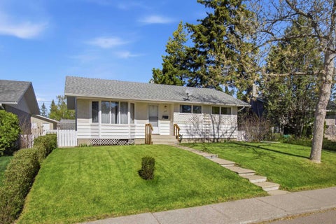 Photo of 120 Glenpatrick Drive SW, Calgary, AB T3E 4L6 (MLS # A2311361)