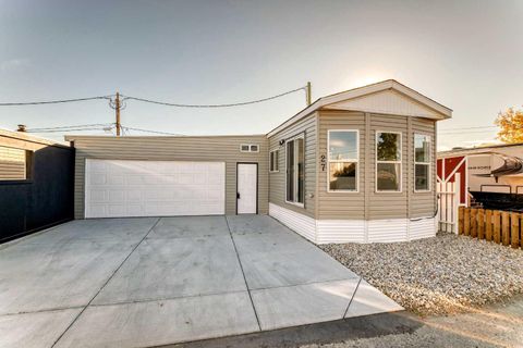 2106 50 Street SE 27 Calgary AB T2B 1M7