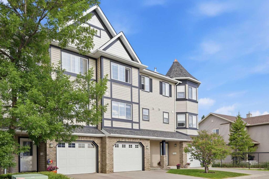 Photo of 4 Cougar Ridge Mews SW, Calgary, AB T3H 5P4 (MLS # A2327348)