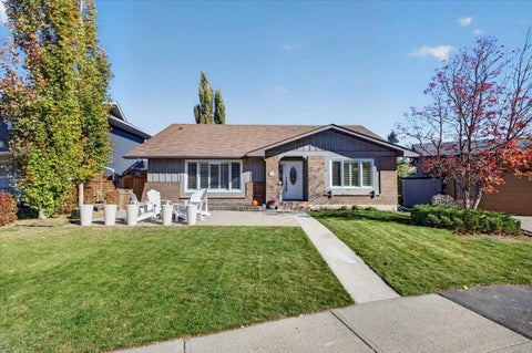 Photo of 36 Lake Lucerne Close SE, Calgary, AB T2J 3H8 (MLS # A2352628)