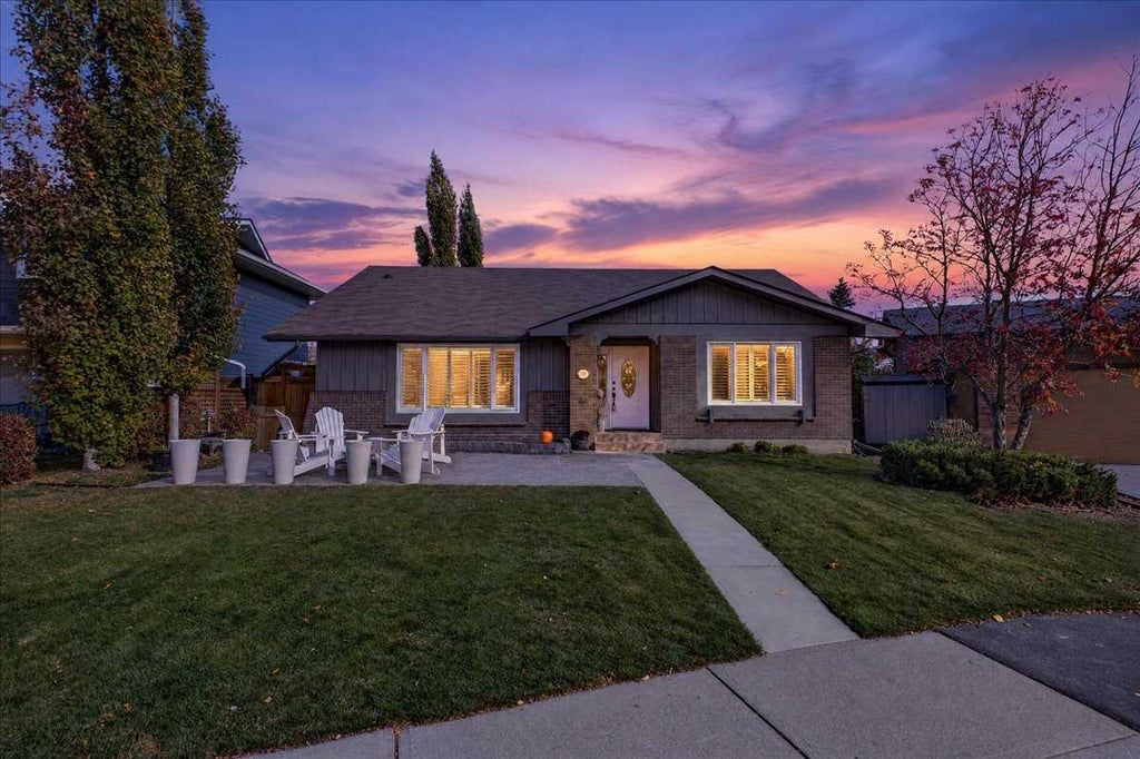 Photo of 36 Lake Lucerne Close SE, Calgary, AB T2J 3H8 (MLS # A2352628)