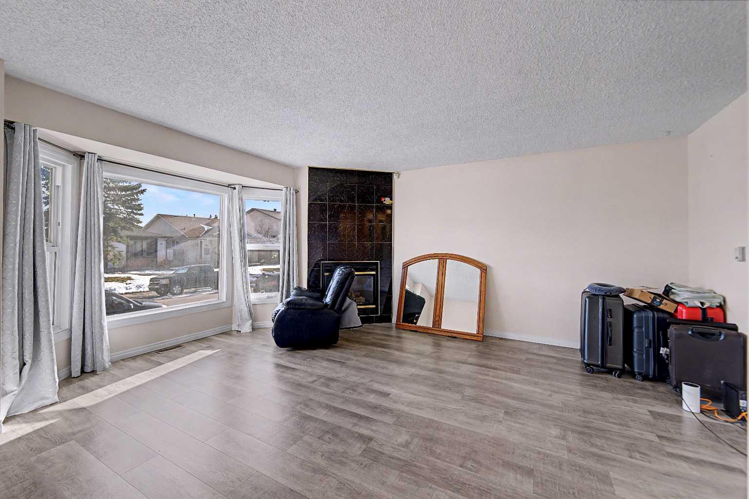 48 Whitworth Way NE