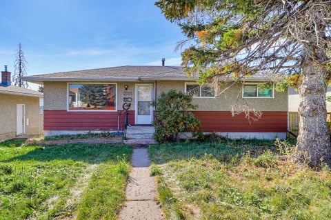 Photo of 2725 9 Avenue SE, Calgary, AB T2A 0B6 (MLS # A2351141)