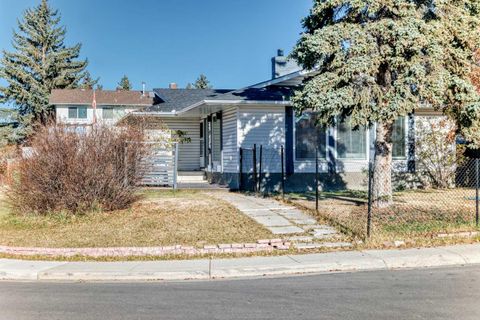 130 Braniff Crescent SW Calgary AB T2W 2M4