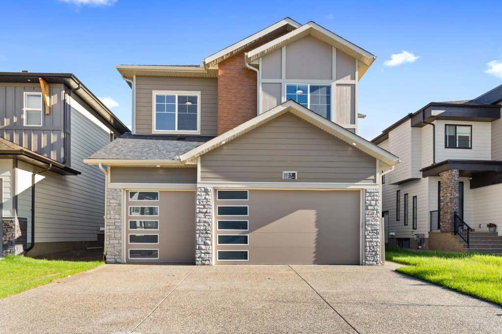 Photo of 39 South Shore Road, Chestermere, AB T1X 2Y4 (MLS # A2326730)