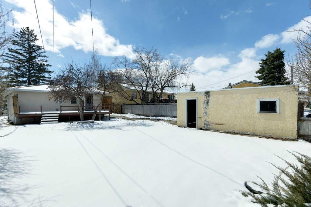 Photo of 8312 47 Avenue NW, Calgary, AB T3B 1Z7 (MLS # A2303139)