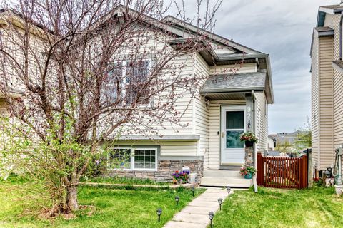 Photo of 92 Everstone Rise SW, Calgary, AB T2Y 4J7 (MLS # A2311431)