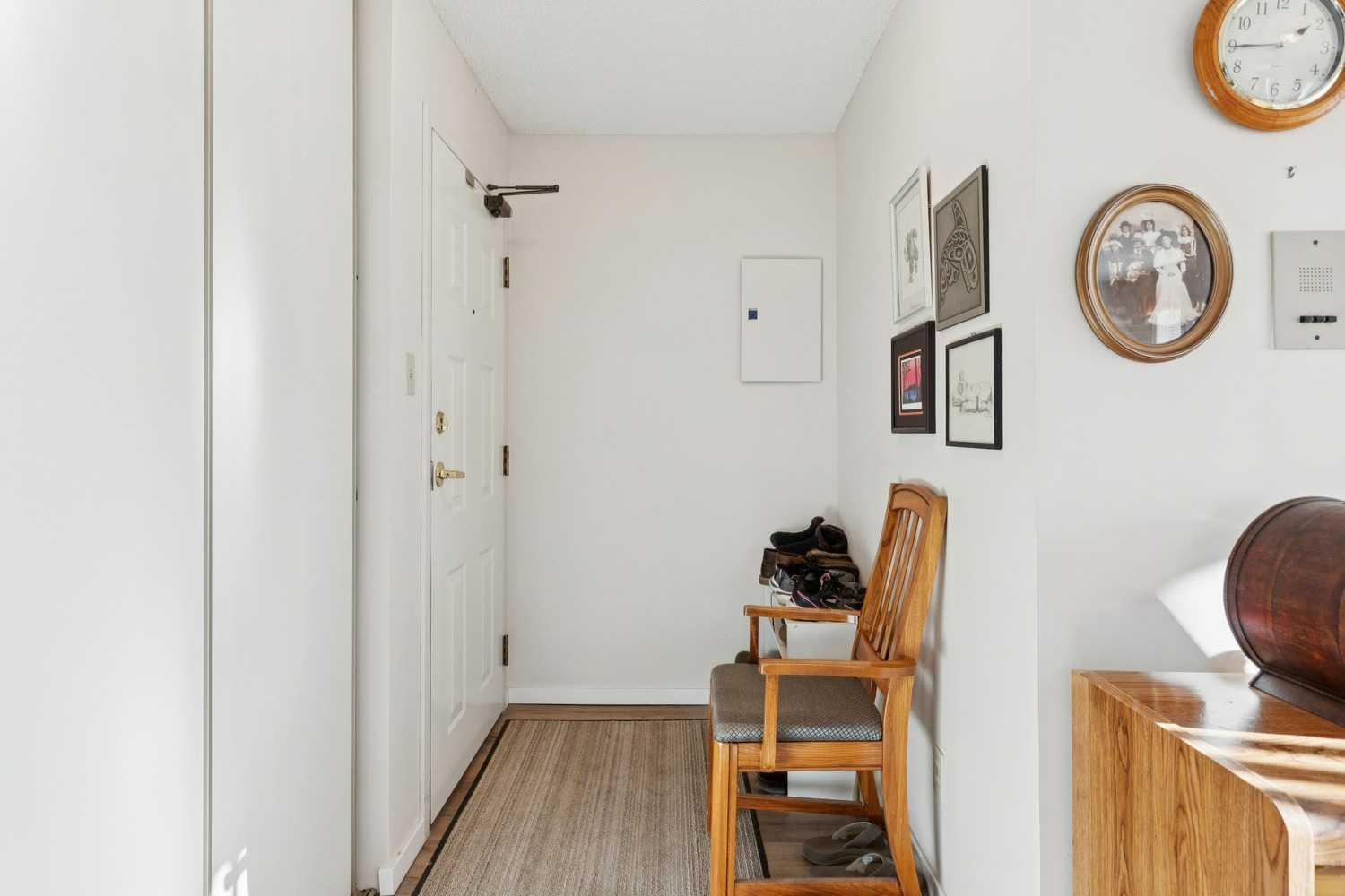 924 14 Avenue SW 207