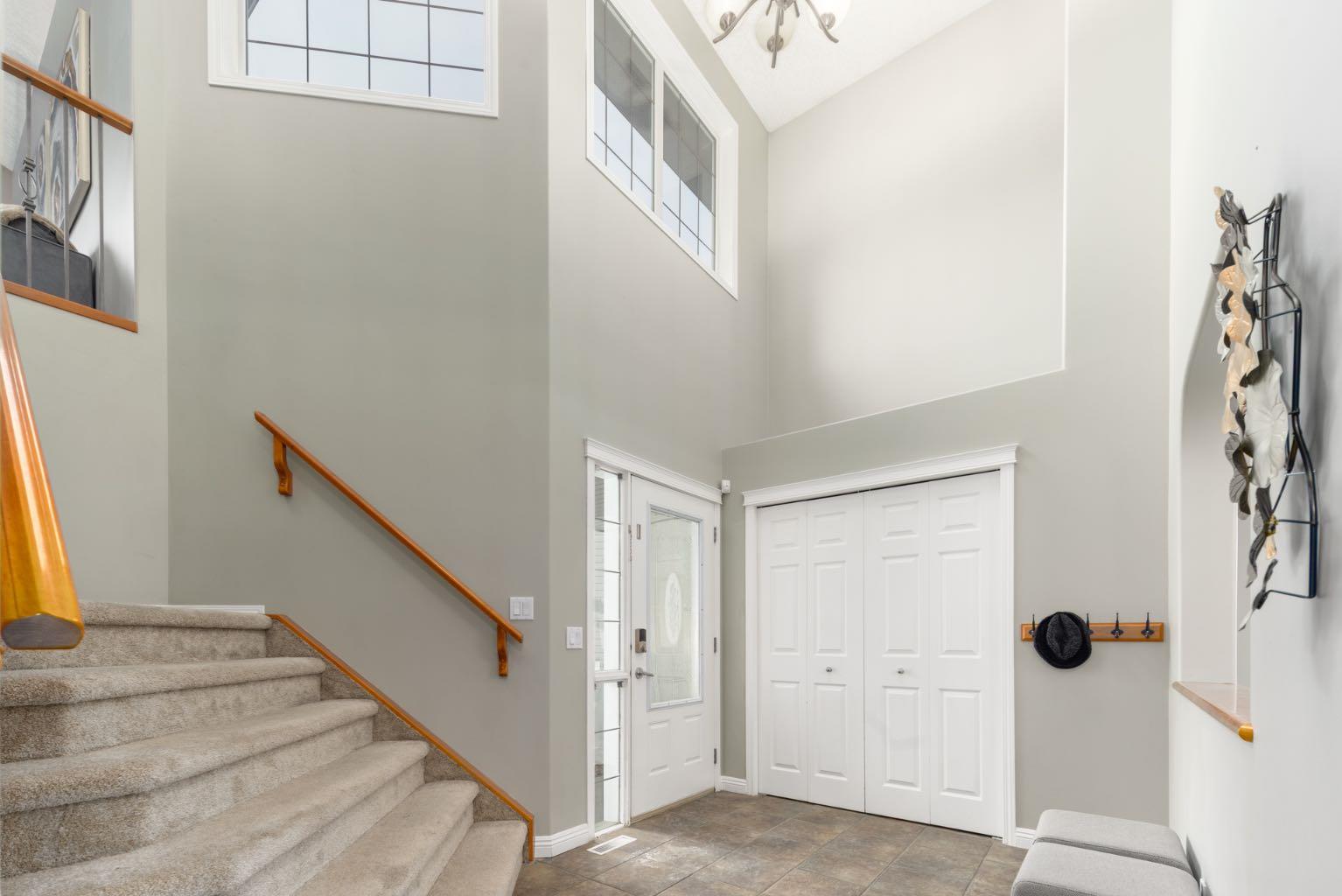 38 Simcoe Crescent SW