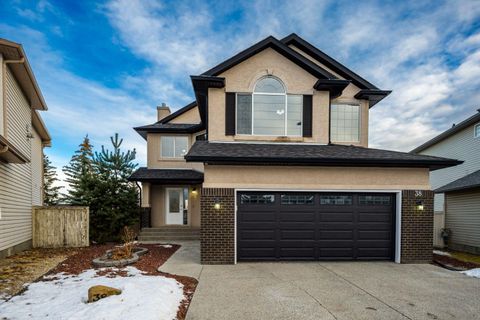 38 Simcoe Crescent SW Calgary AB T3H 4K6