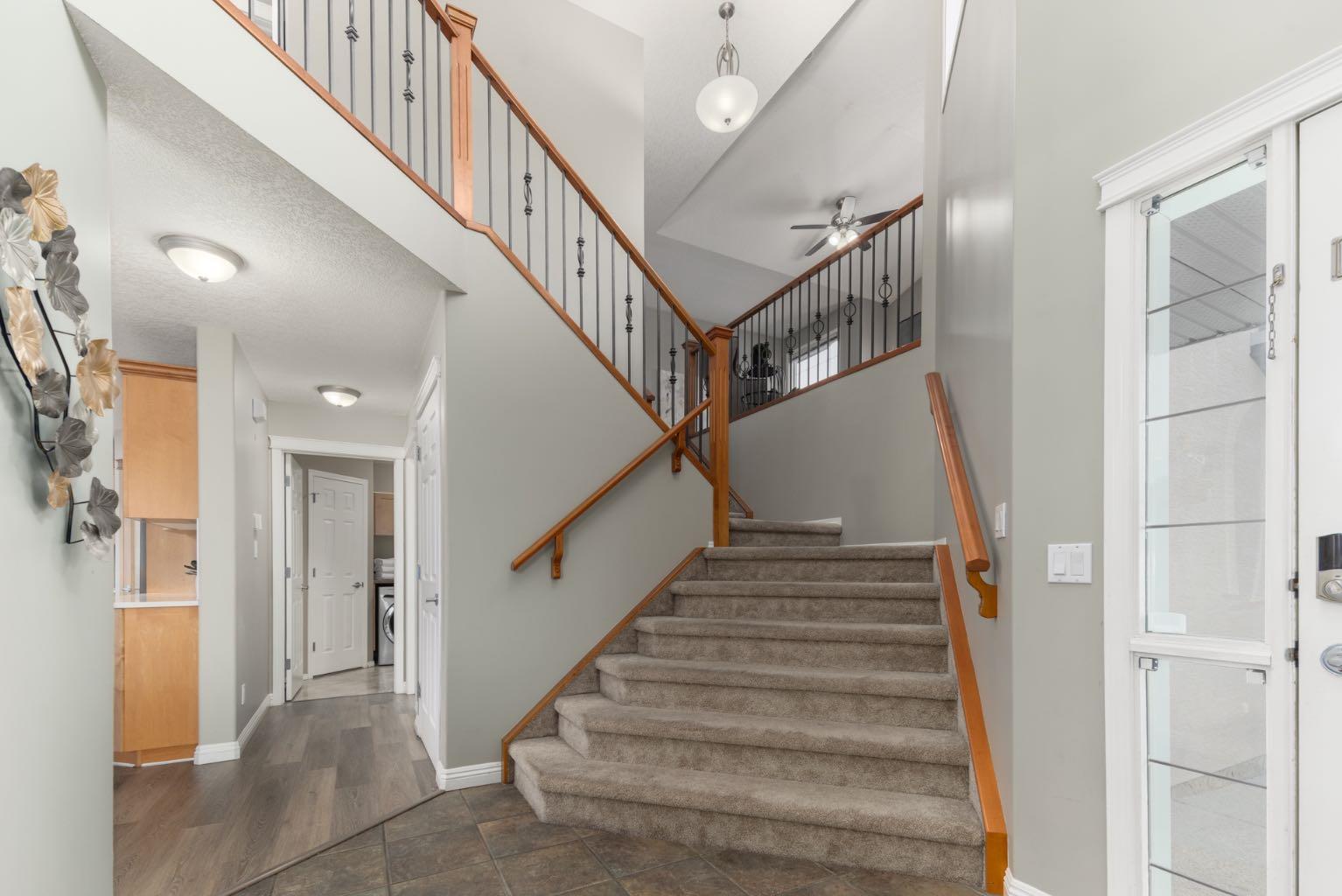 38 Simcoe Crescent SW