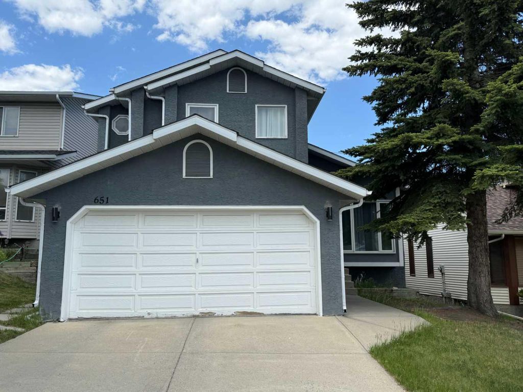 Photo of 651 Macewan Drive NW, Calgary, AB T3K 3R1 (MLS # A2276496)