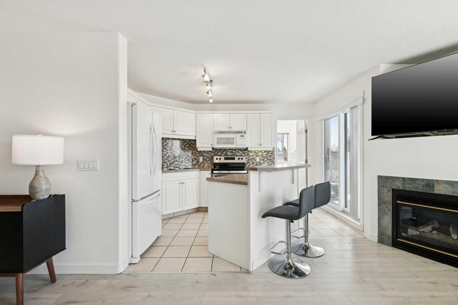 6102 Valleyview Park SE 102