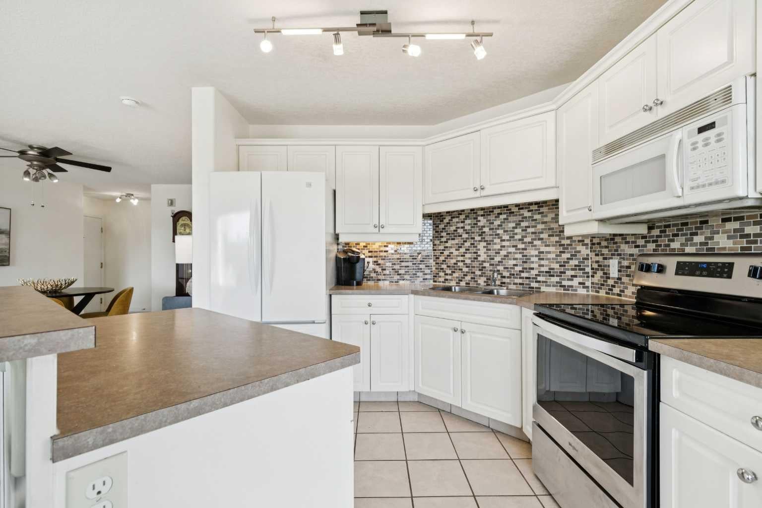 6102 Valleyview Park SE 102