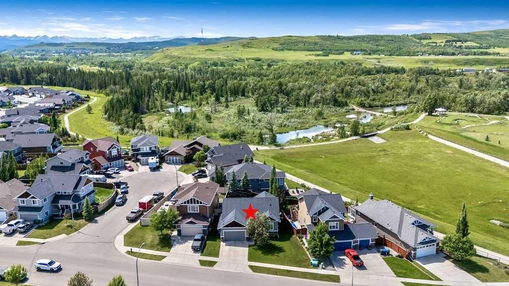 Photo of 709 3 Street SW, Diamond Valley, AB T0L 0H0 (MLS # A2323655)
