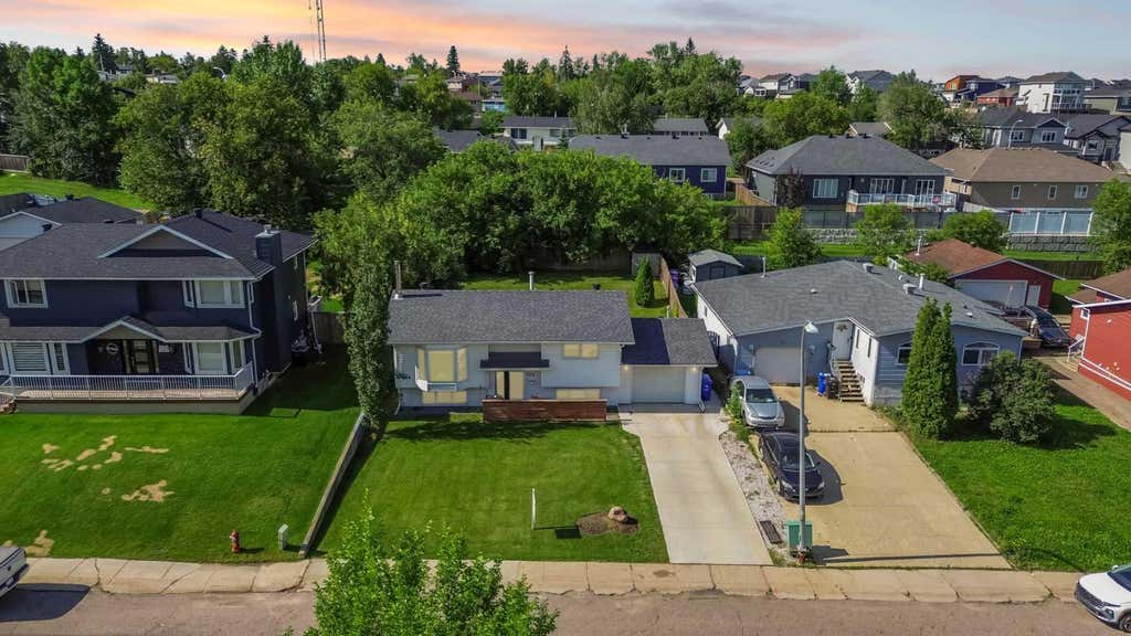 Photo of 525 Beacon Hill Drive, Fort McMurray, AB T9H 2R4 (MLS # A2337462)