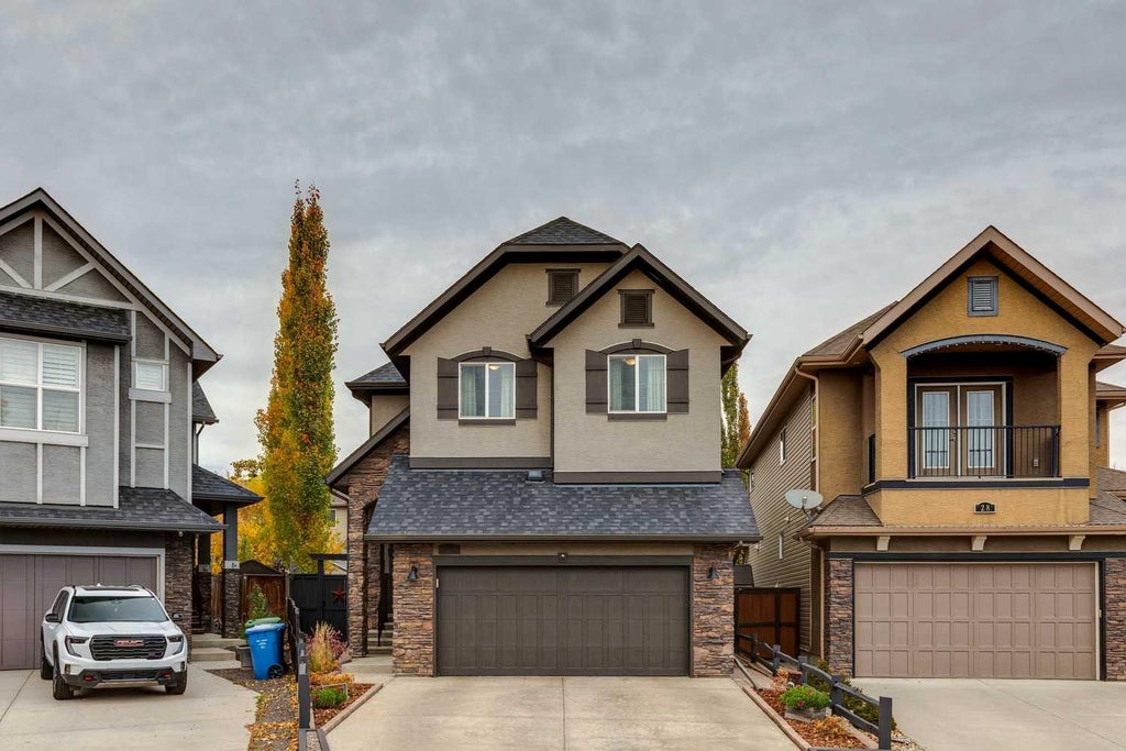 Photo of 32 Cranarch Bay SE, Calgary, AB T3M 0W6 (MLS # A2353862)