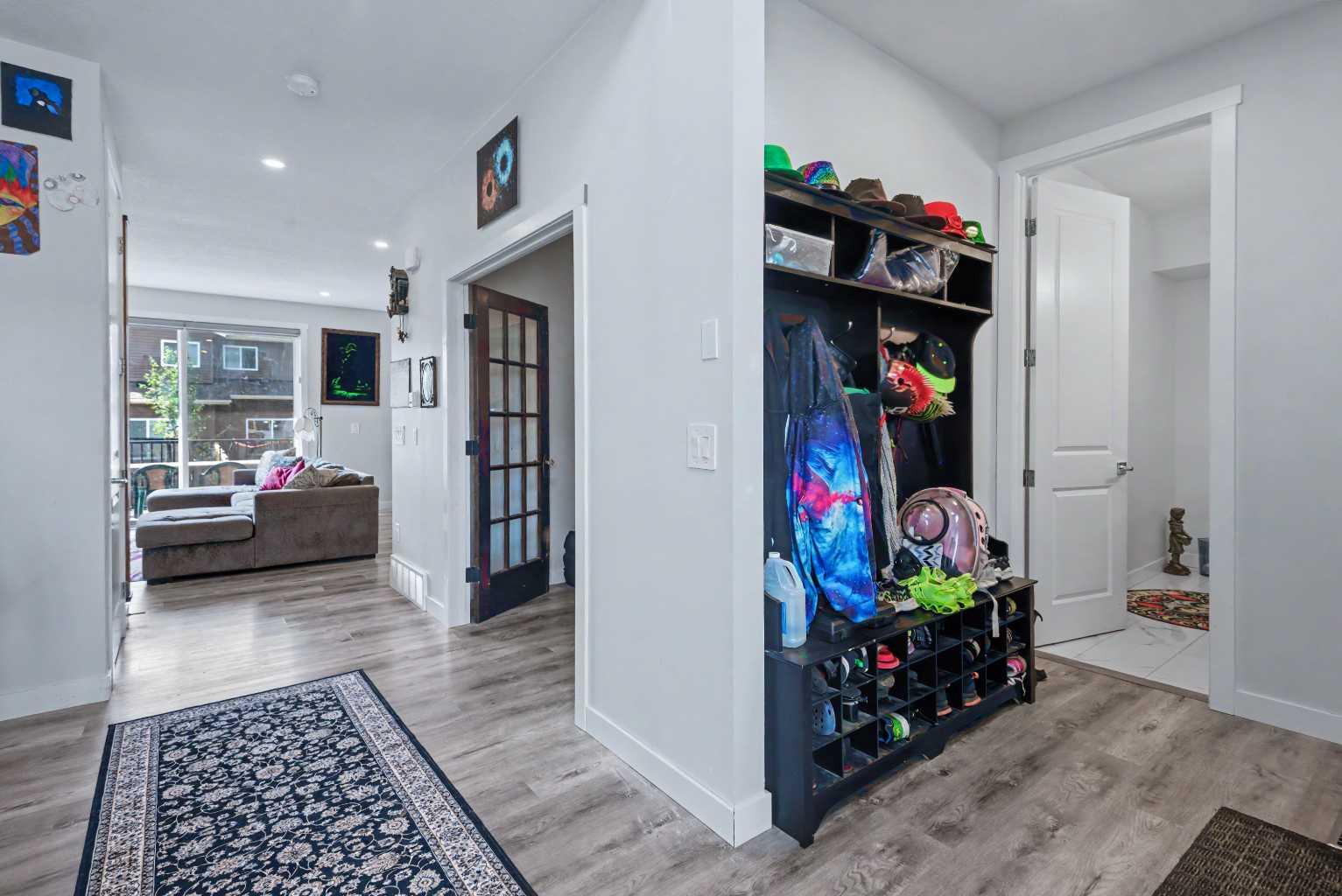 768 Edgefield Crescent