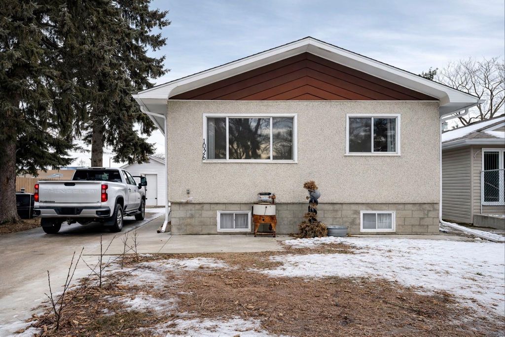 Photo of 1026 11 Avenue, Wainwright, AB T9W 1K6 (MLS # A2283231)