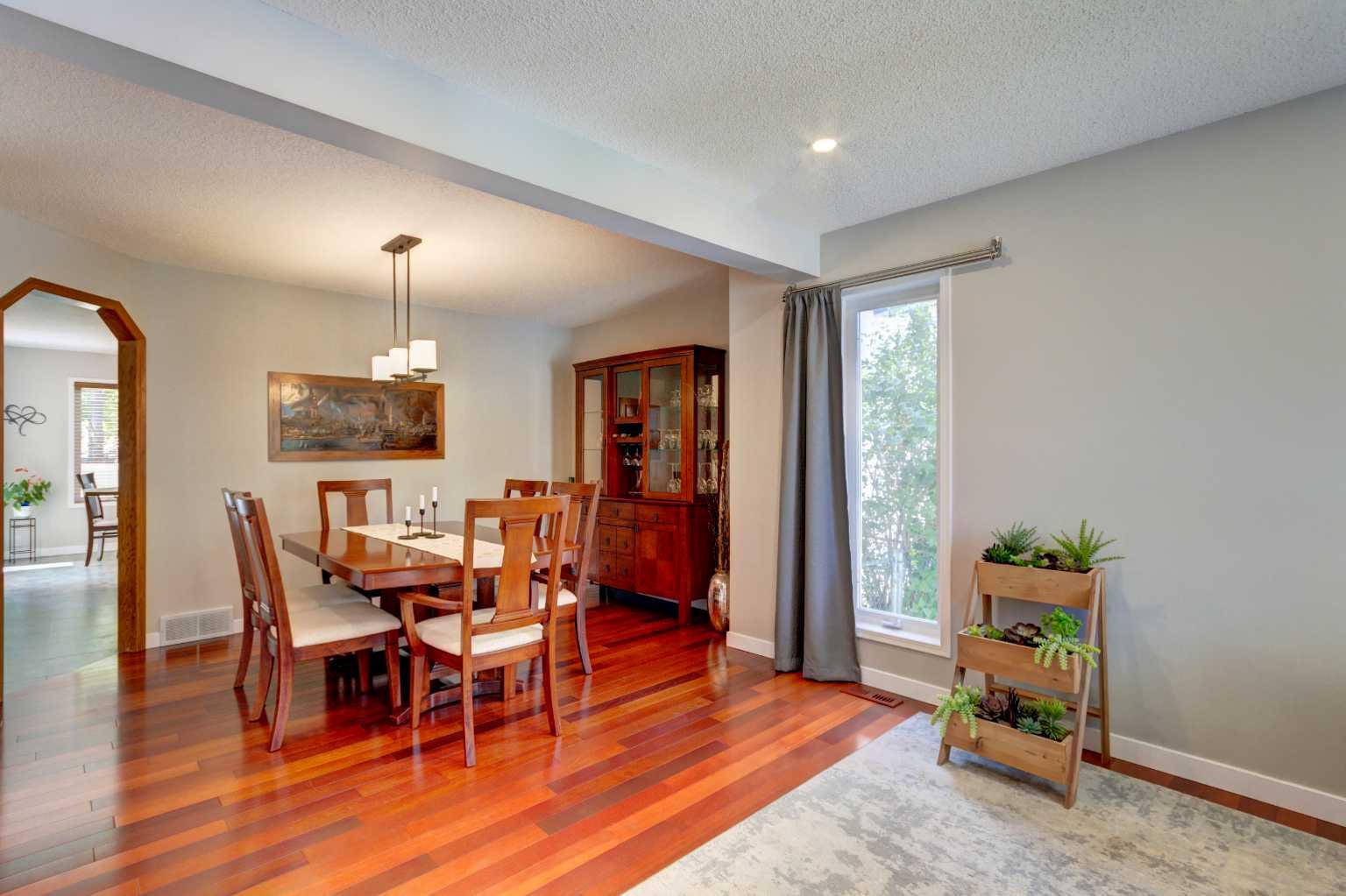 188 Mt Selkirk Close SE