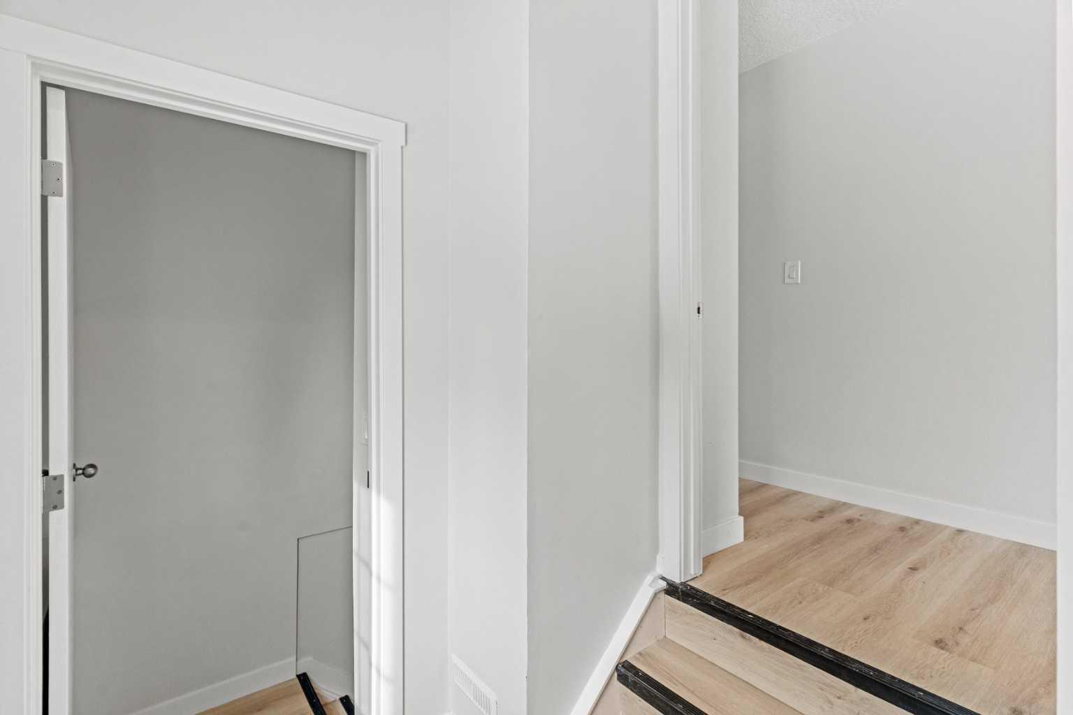 937 Marcombe Drive NE