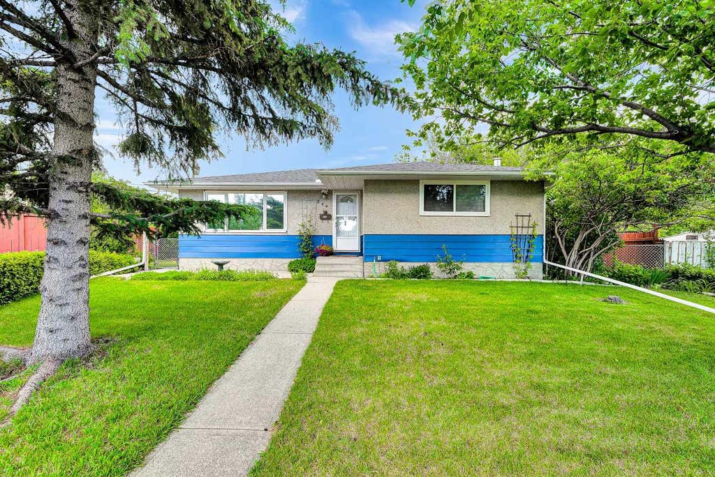Photo of 244 Travis Place NE, Calgary, AB T2K 3W4 (MLS # A2317176)