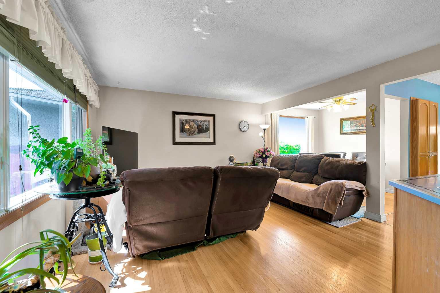 244 Travis Place NE
