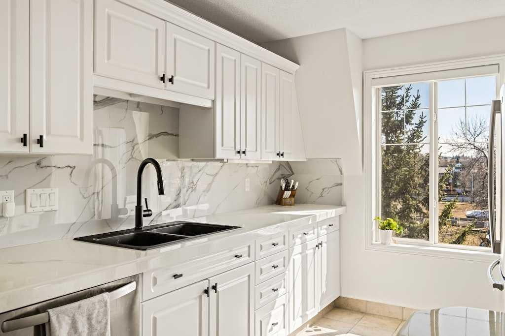 1110 5 Avenue NW 305
