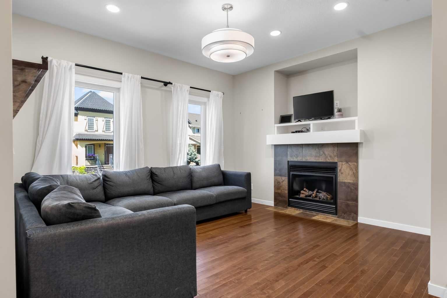 213 Mahogany Heights SE